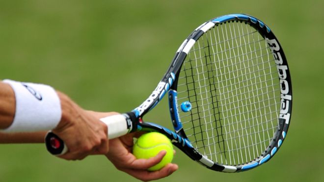 arresto cardiaco partita tennis salvato dal defibrillatore