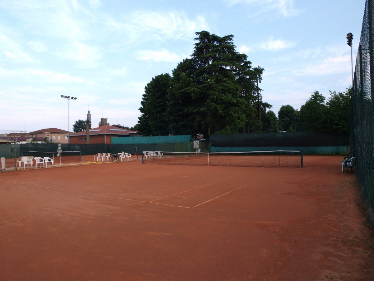 Defibrllatore salvavita sui campi da tennis-campi-da-tennis