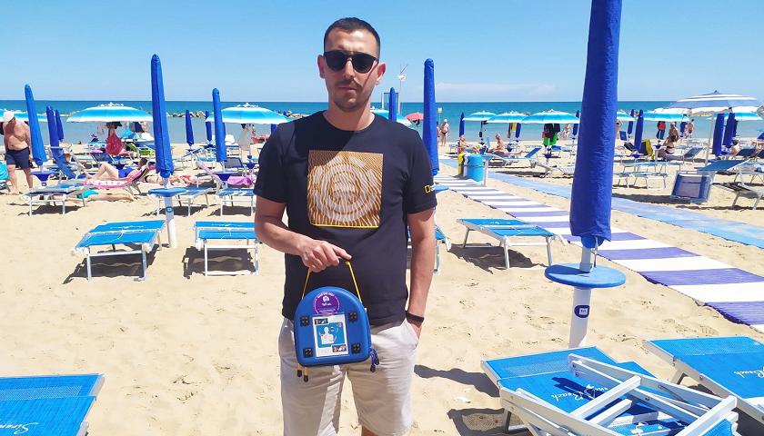 stabilimento balneare cardioprotetto con defibrillatore